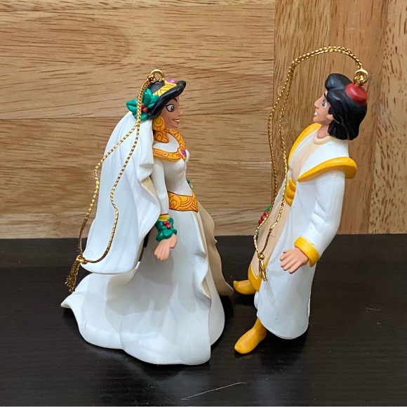 Vintage 1997 Disney Aladdin & Jasmine Grolier First Issue Christmas Ornament - Picture 6 of 12